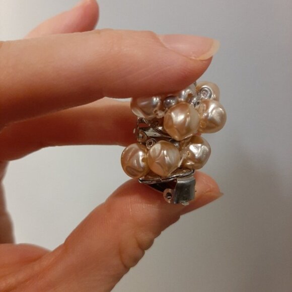 Vintage Earrings Faux Pearl Cluster Beaded Flower 90s Clip On Silver Jewelry - Picture 10 of 10
